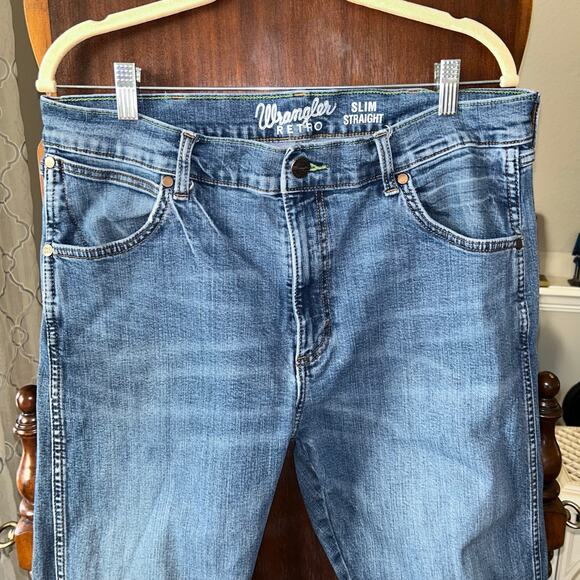 Wrangler Men's 36x32 Retro Slim Straight 'Applewood' jeans in a medium wash - Picture 2 of 8